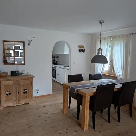 Wunderschoene 3 Zimmerwohnung Mit Bergblick In Celerina